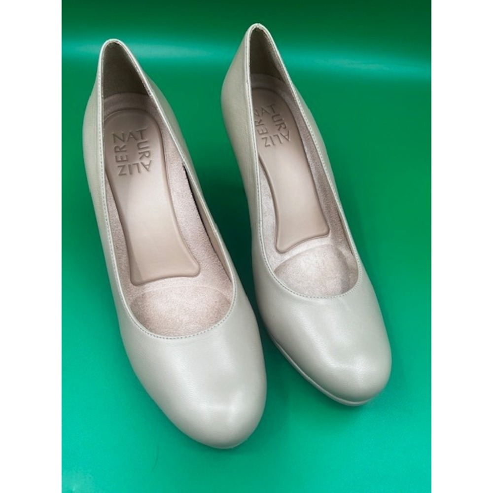 Naturalizer Leather Pumps Womens 6 M Taupe N5 Comfort Round Toe Heels Cushioned